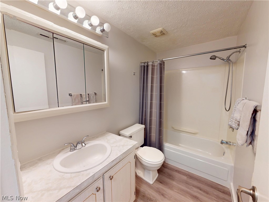 9510 Cove Drive North Royalton OH 44133