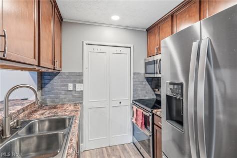2547 Royal County Down Uniontown OH 44685