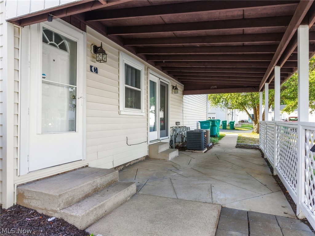 2547 Royal County Down Uniontown OH 44685