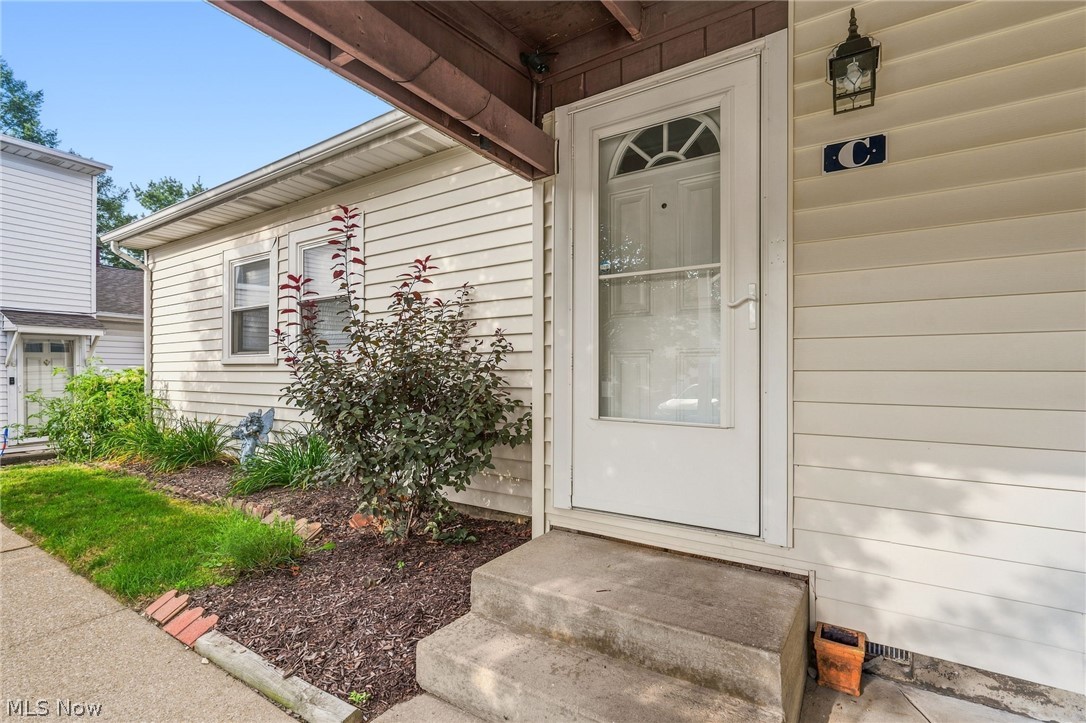 2547 Royal County Down Uniontown OH 44685