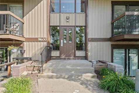 9600 Cove Drive North Royalton OH 44133