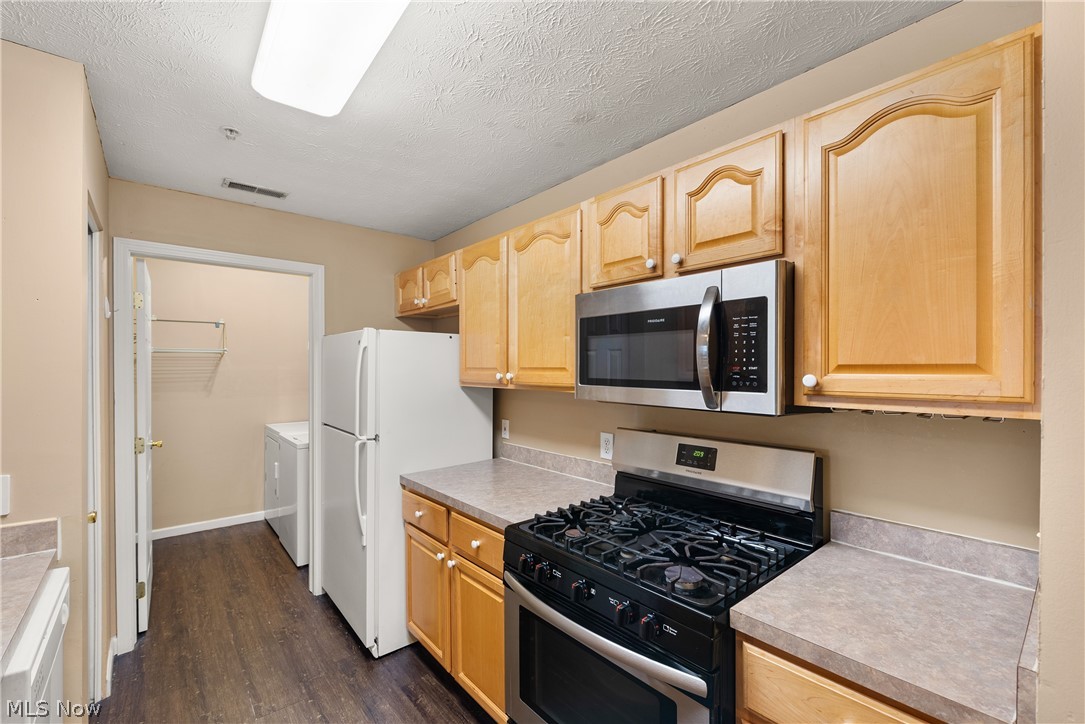 14821 Lenox Drive Strongsville OH 44136