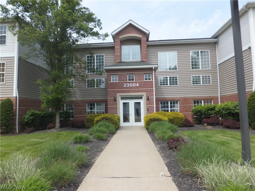 23004 Chandlers Lane Olmsted Falls OH 44138