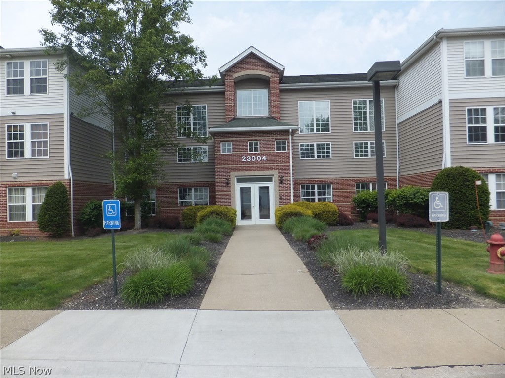 23004 Chandlers Lane Olmsted Falls OH 44138