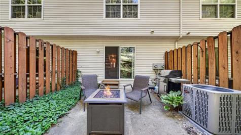 1351 Meadow Run Copley OH 44321