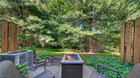 1351 Meadow Run Copley OH 44321