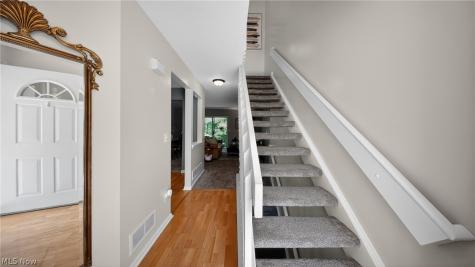 1351 Meadow Run Copley OH 44321