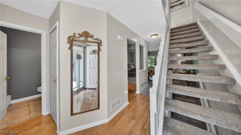 1351 Meadow Run Copley OH 44321
