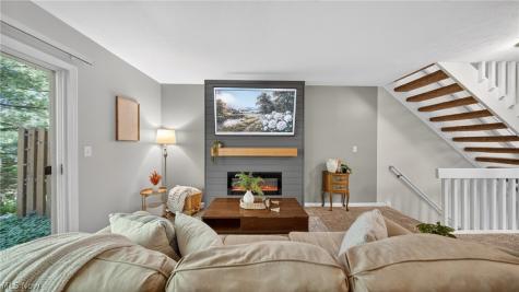 1351 Meadow Run Copley OH 44321