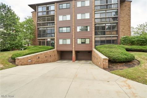 160 Fox Hollow Drive Mayfield Heights OH 44124