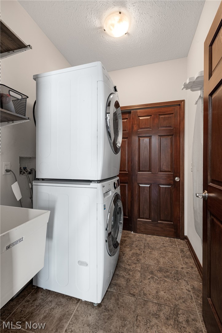 556 Hyannis Port Circle Avon Lake OH 44012