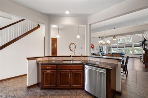 556 Hyannis Port Circle Avon Lake OH 44012
