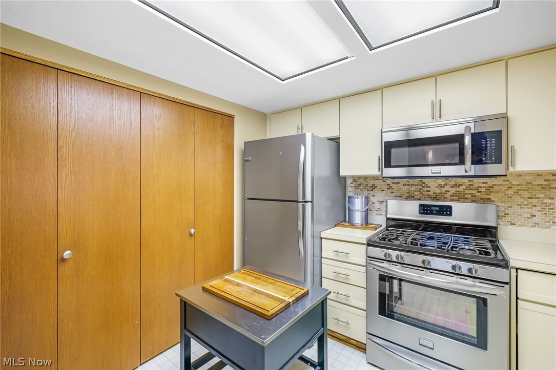 593 Meredith Lane Cuyahoga Falls OH 44223