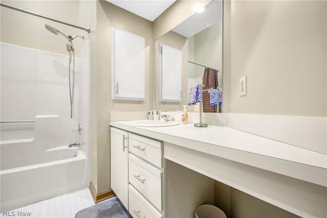 593 Meredith Lane Cuyahoga Falls OH 44223