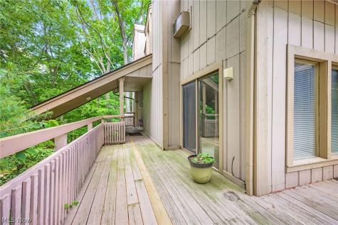 593 Meredith Lane Cuyahoga Falls OH 44223