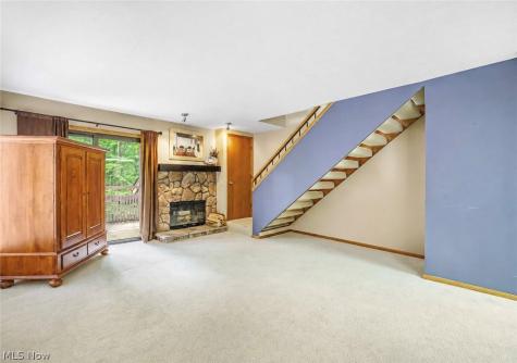 593 Meredith Lane Cuyahoga Falls OH 44223