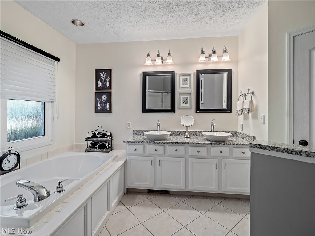 2842 Wyndgate Court Westlake OH 44145