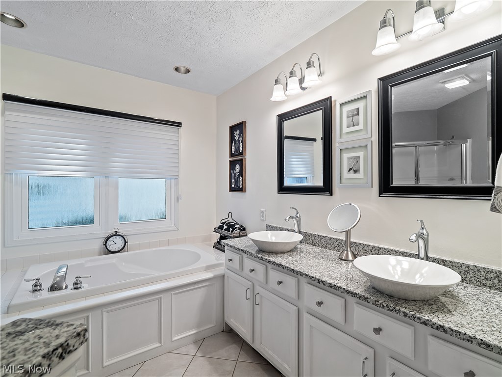 2842 Wyndgate Court Westlake OH 44145