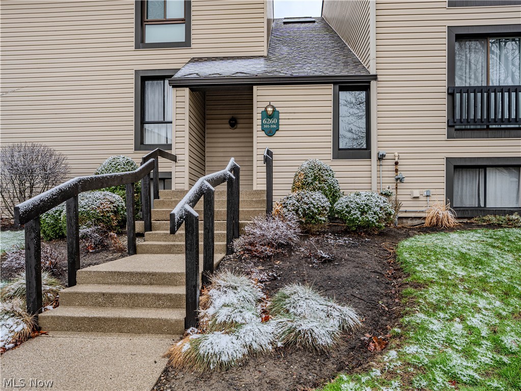 6260 Greenwood Pkwy Parkway Sagamore Hills OH 44067