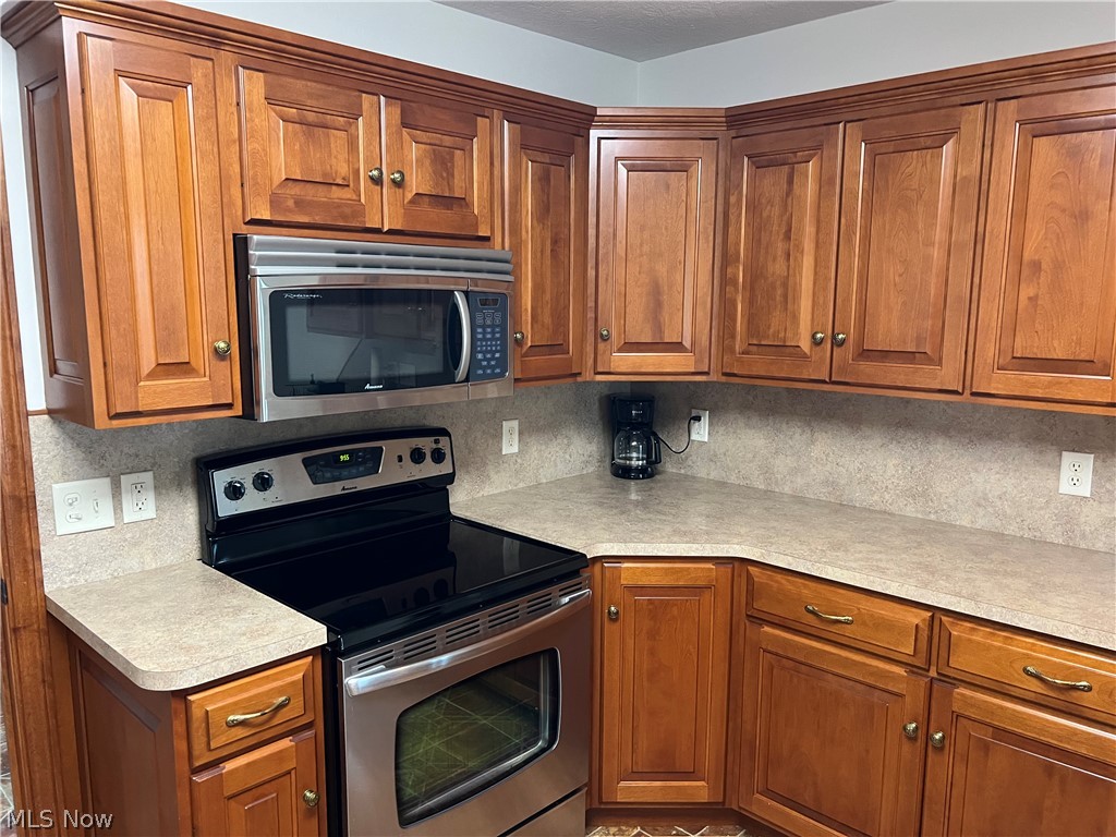1154 Pine Bluff Drive NE New Philadelphia OH 44663