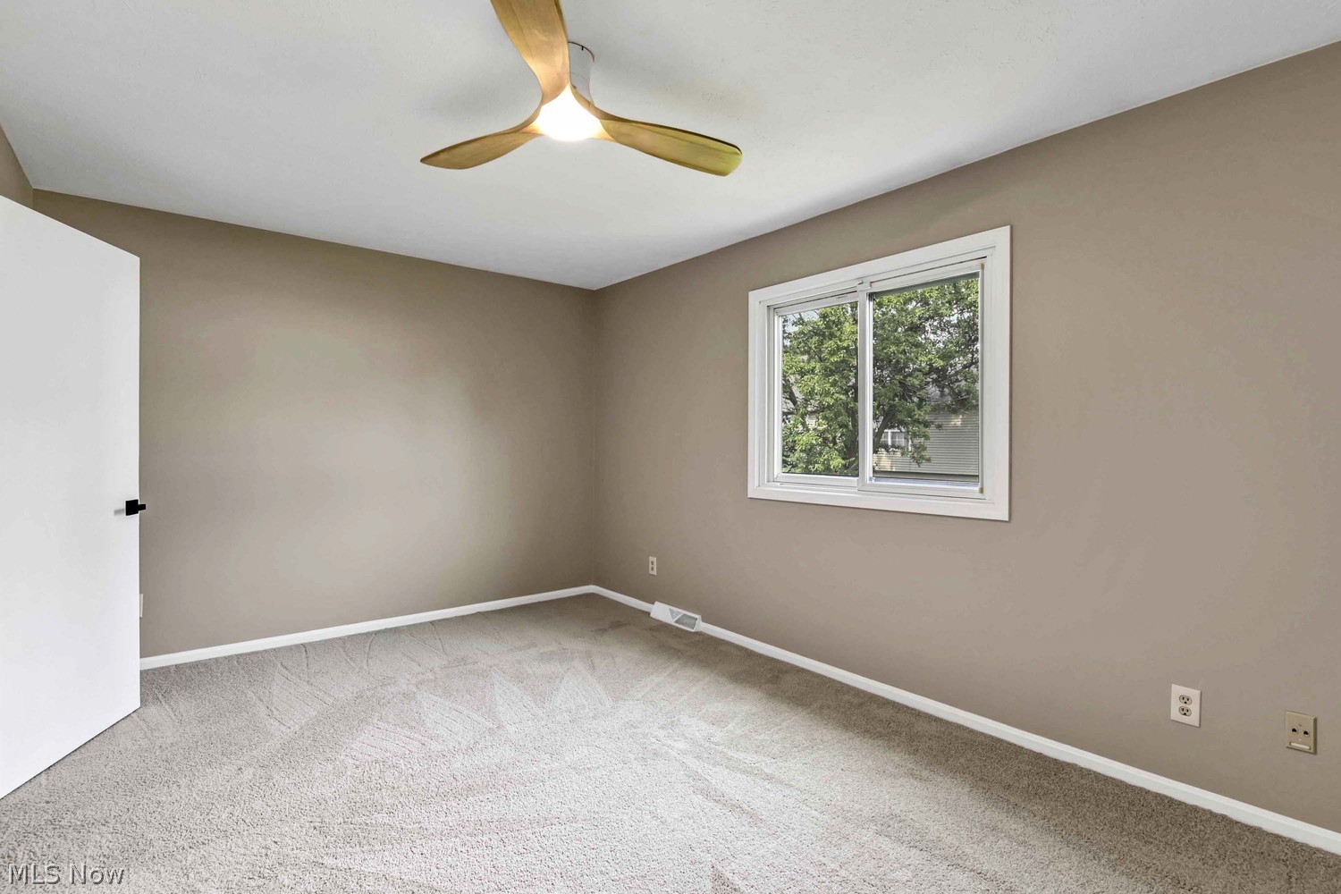 856 Gino Lane Cleveland OH 44109