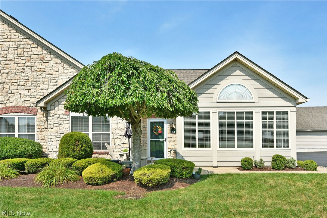 201 River Glen Drive NE Warren OH 44484