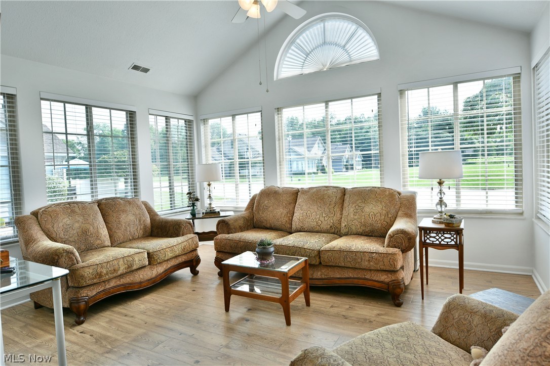 201 River Glen Drive NE Warren OH 44484