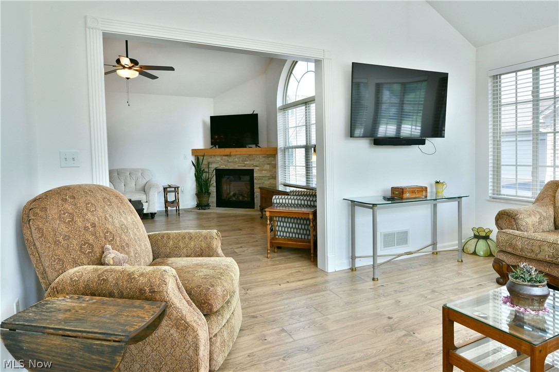 201 River Glen Drive NE Warren OH 44484