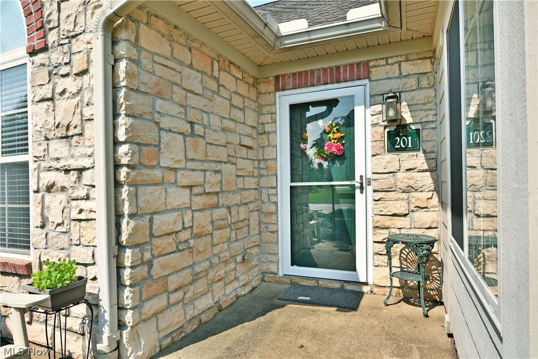 201 River Glen Drive NE Warren OH 44484