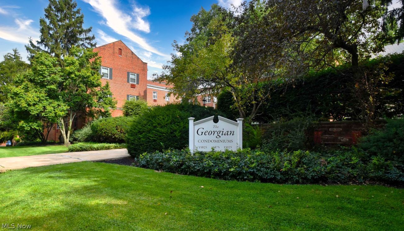 Shaker Heights OH, 15925 Van Aken Boulevard, Unit 304E