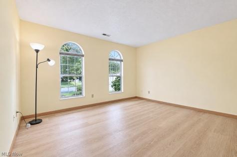 335 Chesapeake Cove Painesville OH 44077