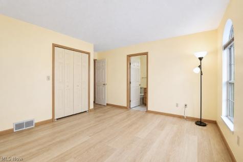 335 Chesapeake Cove Painesville OH 44077