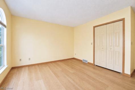 335 Chesapeake Cove Painesville OH 44077