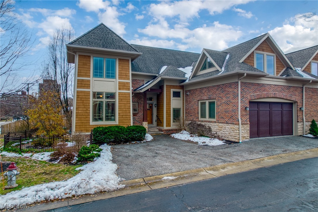 17 Kenilworth Mews Cleveland OH 44106