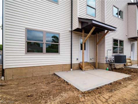 3274 Warren Road Cleveland OH 44111