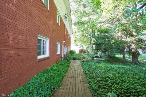 2 Meadowlawn Drive Mentor OH 44060