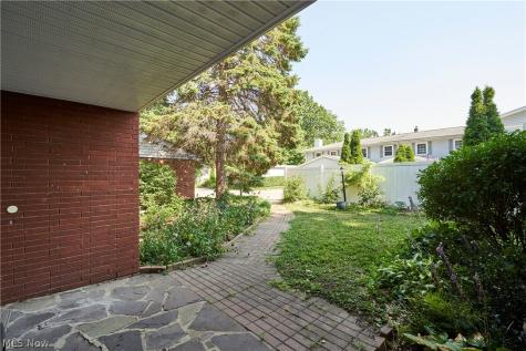 2 Meadowlawn Drive Mentor OH 44060