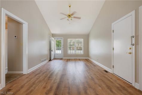 315 Abby Lane Hartville OH 44632