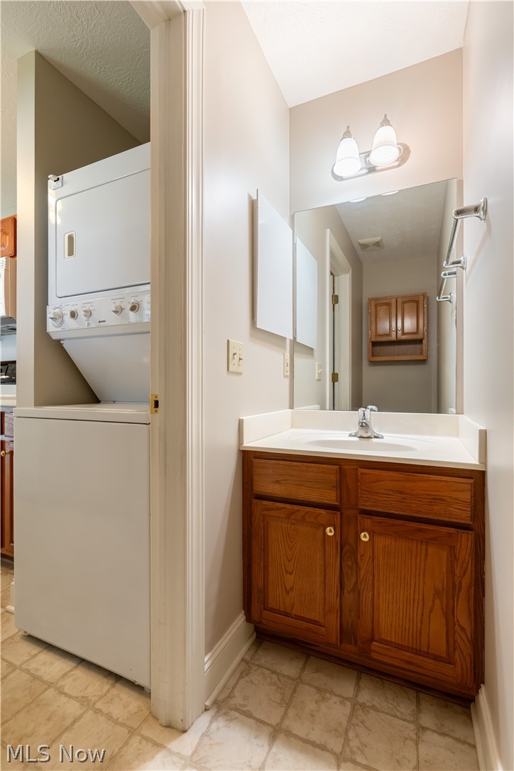 315 Abby Lane Hartville OH 44632