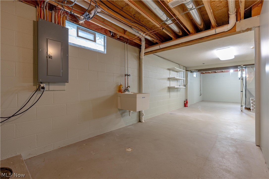 315 Abby Lane Hartville OH 44632