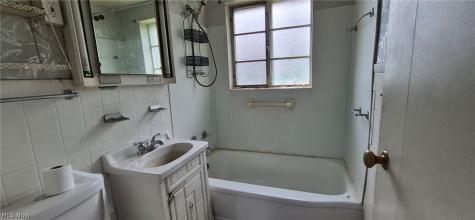 421 Kenwood Drive Euclid OH 44123