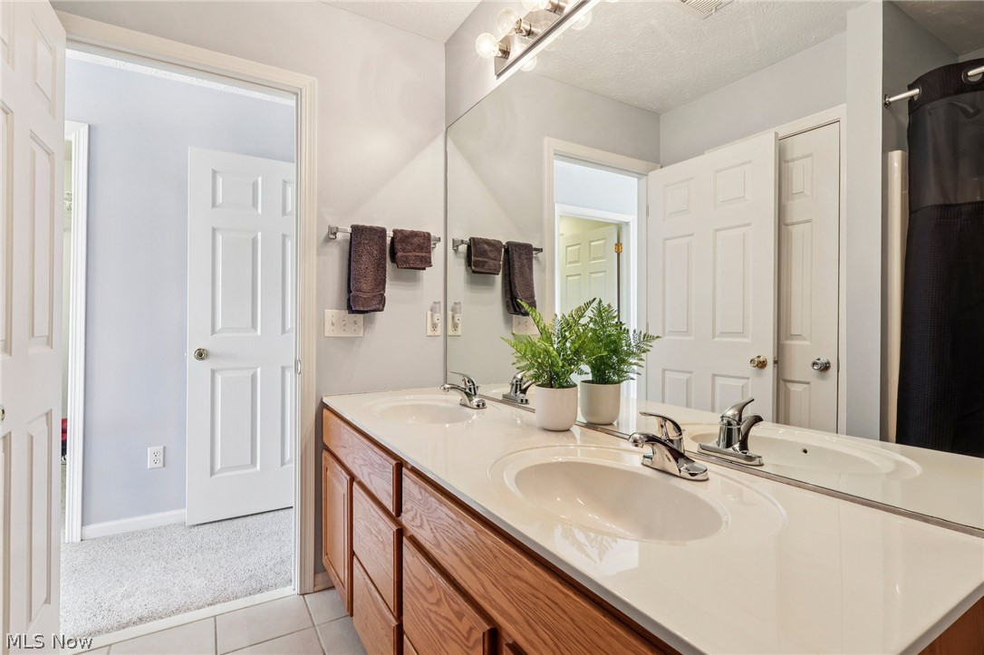 1437 N Yorkshire Drive Broadview Heights OH 44147