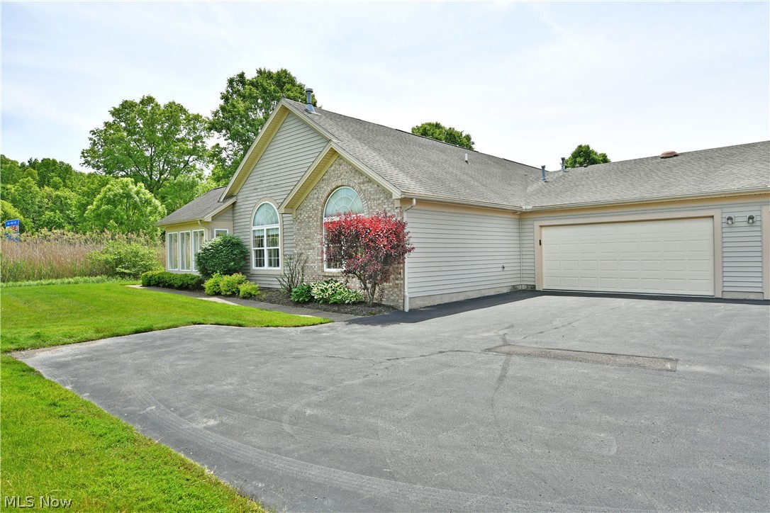 1103 Willow Brook Drive NE Warren OH 44483