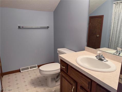 121 Oakley Green Drive Elyria OH 44035