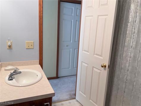 121 Oakley Green Drive Elyria OH 44035