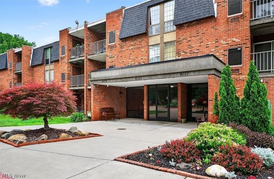 North Olmsted OH, 4187 Columbia Road, Unit 334