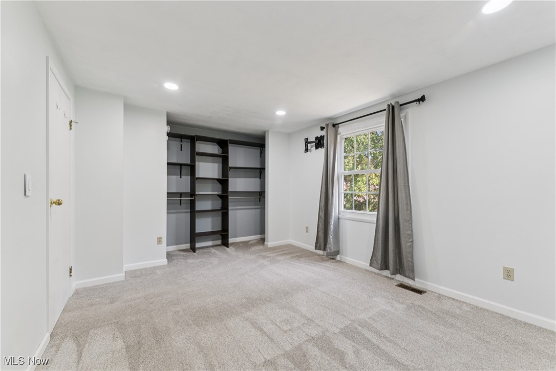 9618 E Idlewood Drive Twinsburg OH 44087