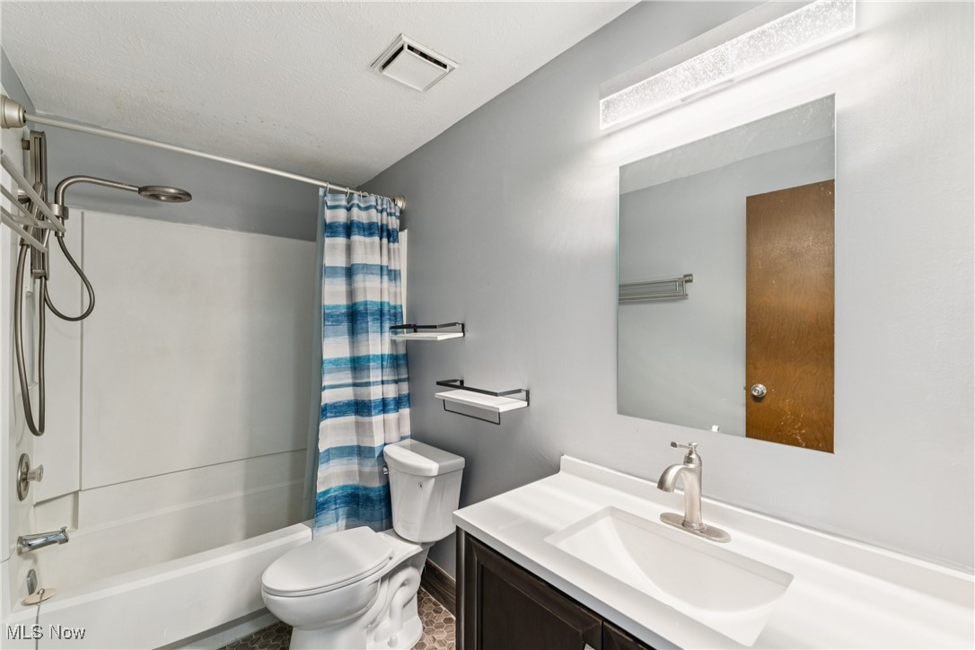 9618 E Idlewood Drive Twinsburg OH 44087