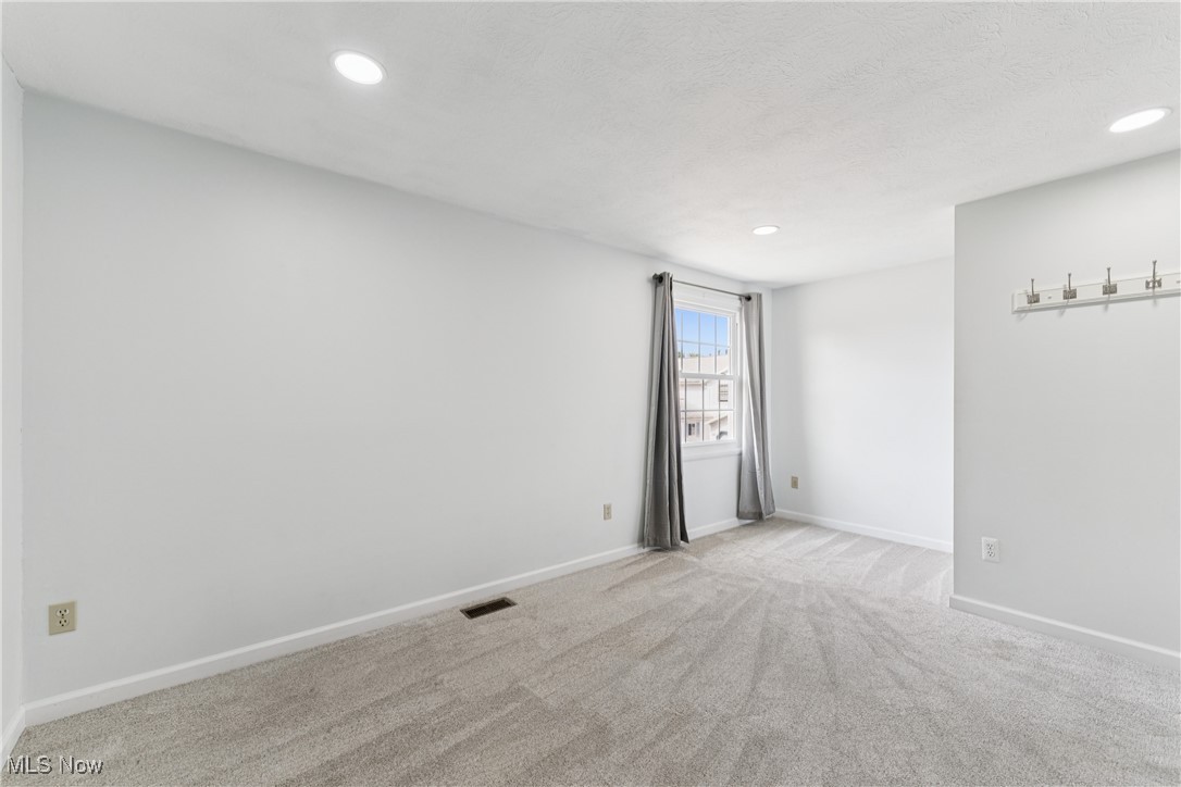 9618 E Idlewood Drive Twinsburg OH 44087