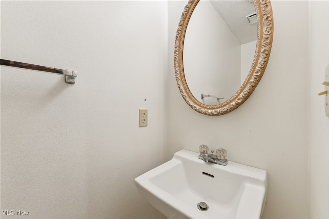 9618 E Idlewood Drive Twinsburg OH 44087